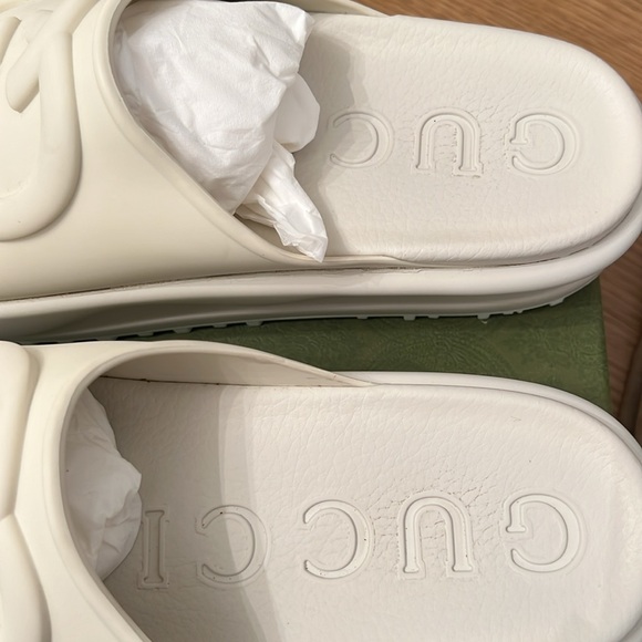 Gucci sandal with interlocking G - Picture 10 of 11